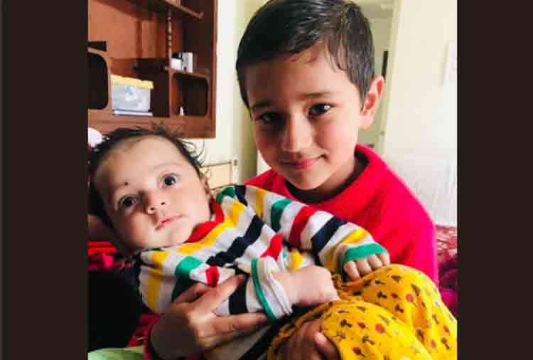 kangana ranaut poses with her cute nephew prithvi raj chandel taimur fail before this baby