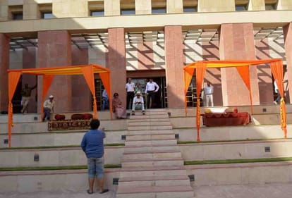 PM Modi and french president see the culture of kashi today