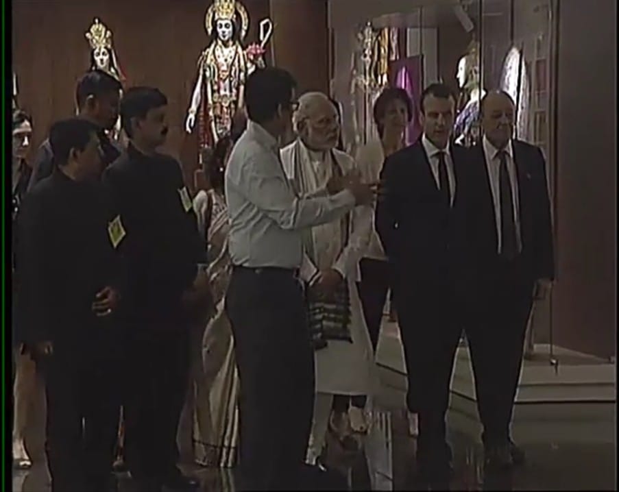 Emmanuel macron reached deendayal hastkala sankul with his wife