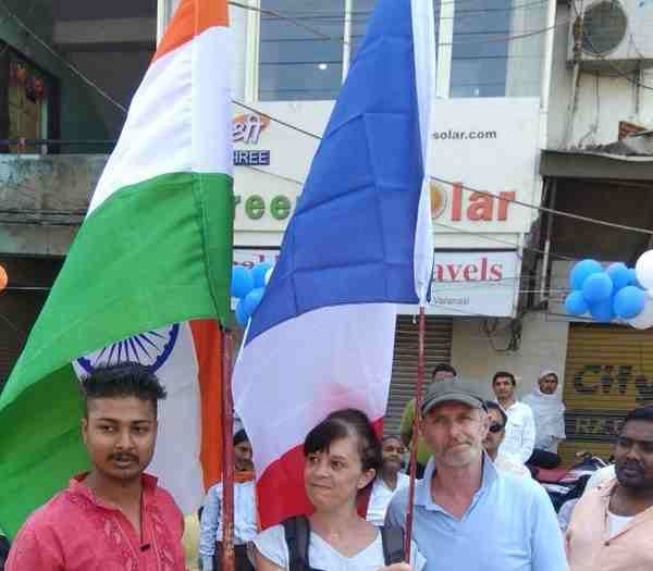 PM modi and french macron in varanasi people gather for welcome