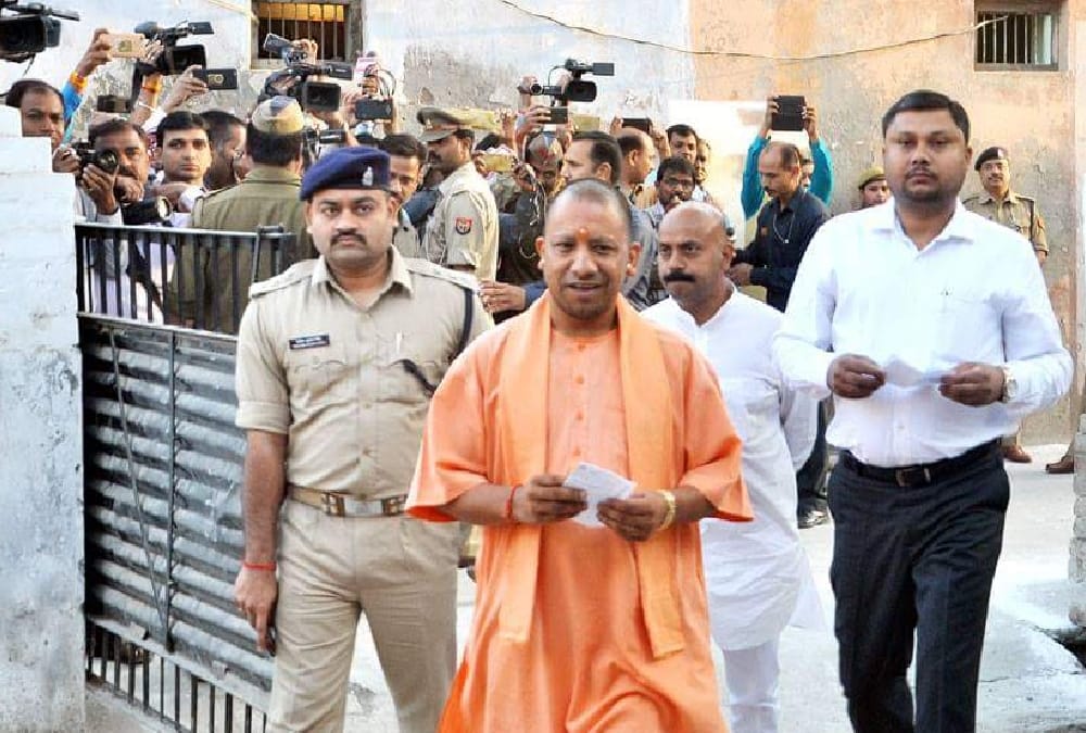 मतदान कर पोलिंग बूथ से बाहर निकलते मुख्यमंत्री योगी आदित्यनाथ।