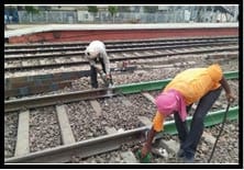 ohh! train just averted to derail