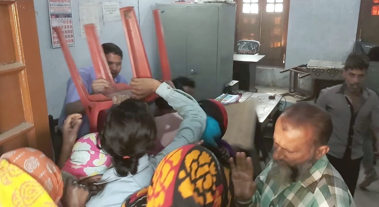 voilence in amroha nagar palika 