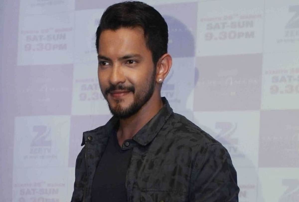 udit narayan son aditya narayan here is controversies