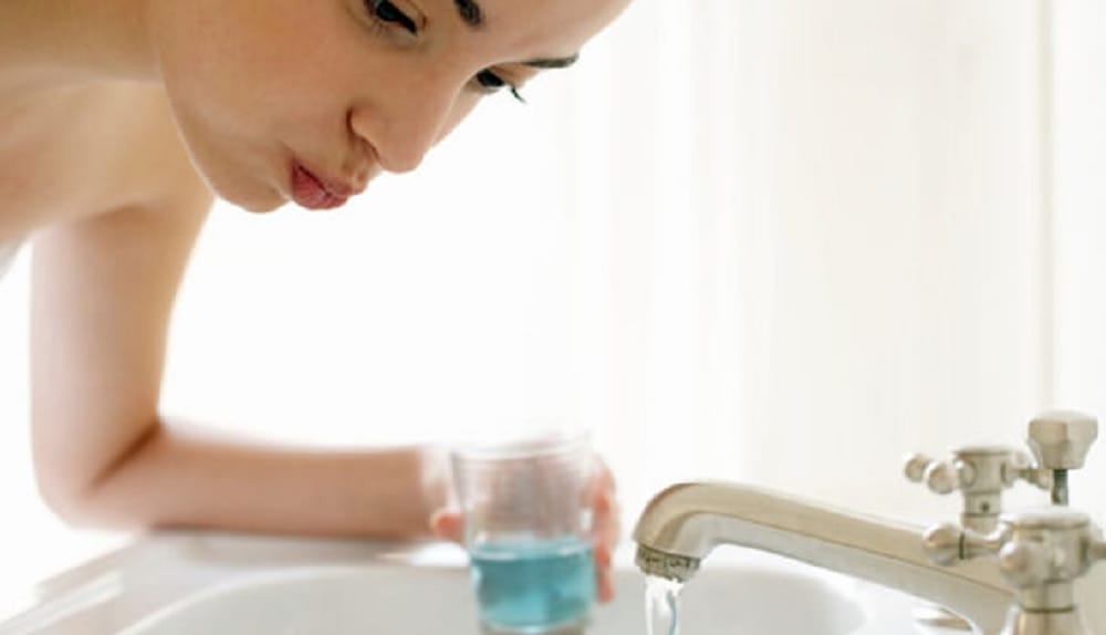 Easy Tips to remove deposits from tooth at home