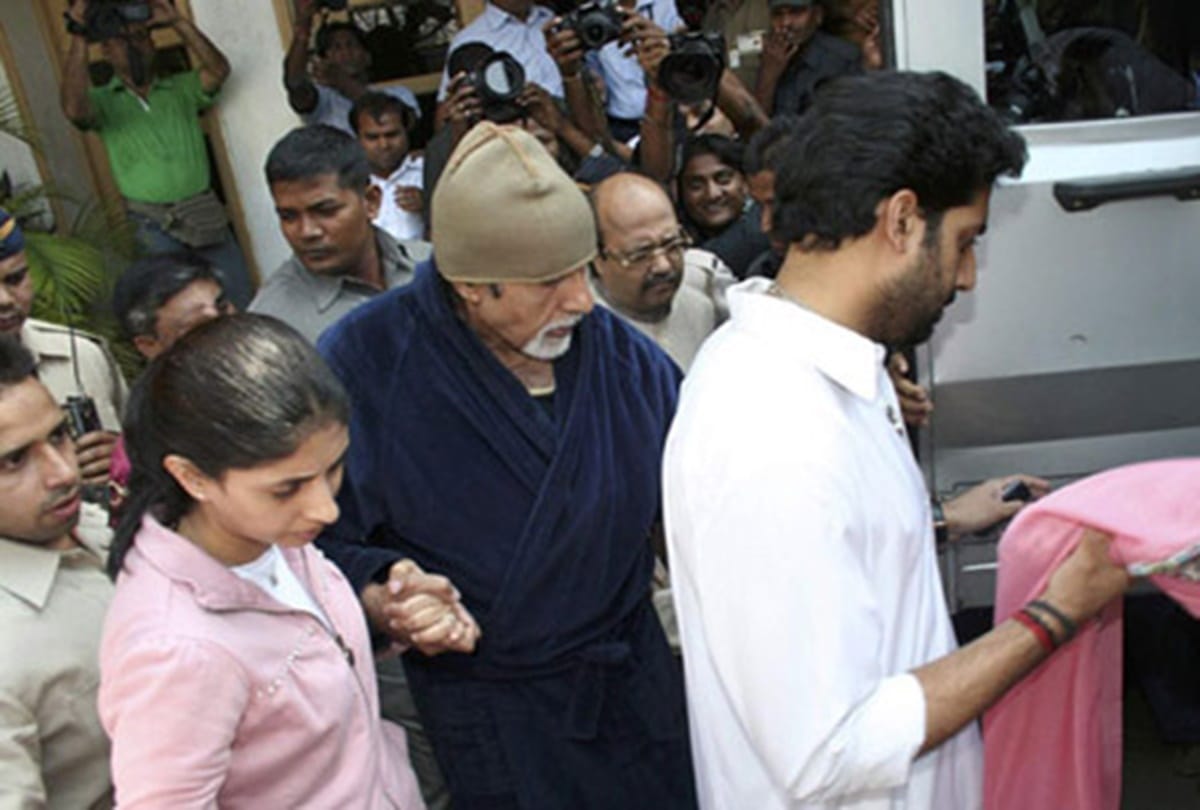 amitabh bachchan falls ill on thugs of hindustan set remember his coolie accident