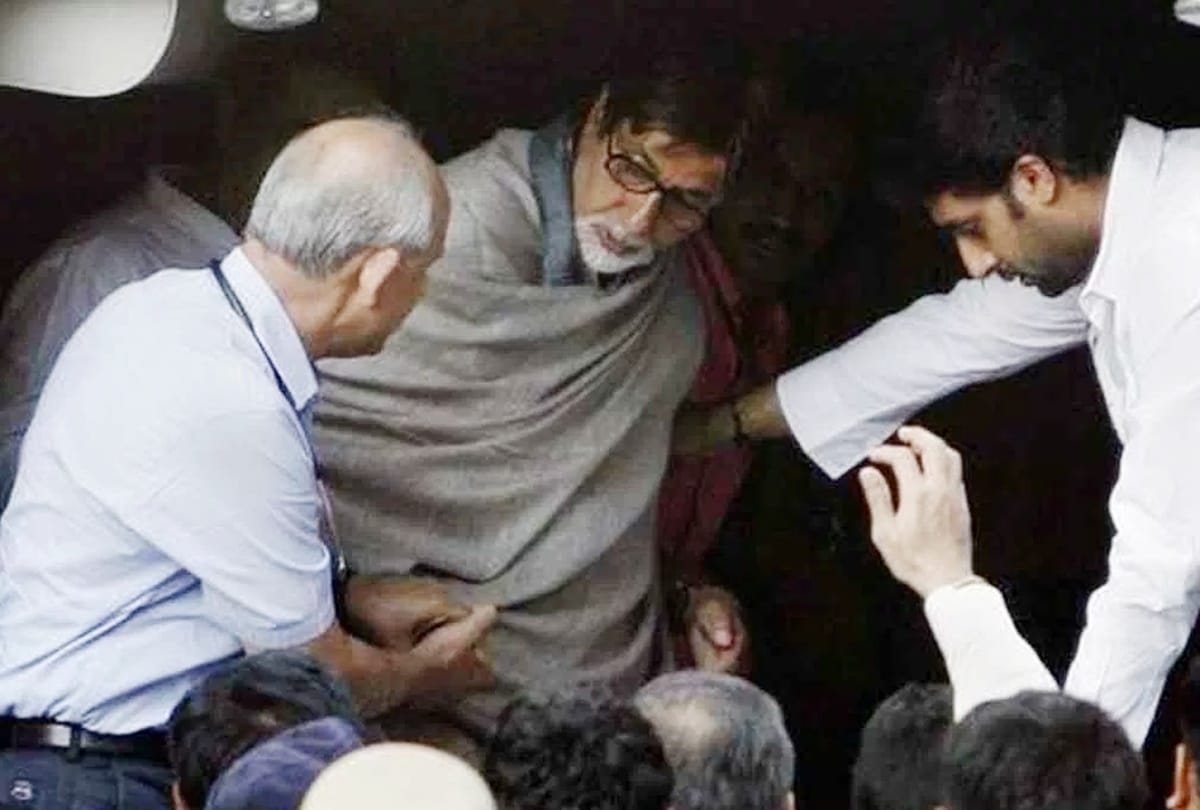 amitabh bachchan falls ill on thugs of hindustan set remember his coolie accident