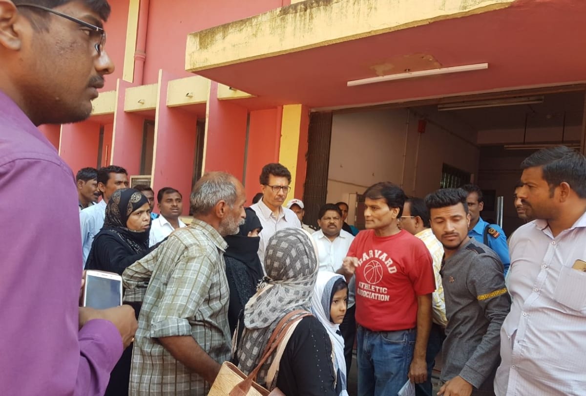ward boy misbehave with the patient in Balrampur hospital 