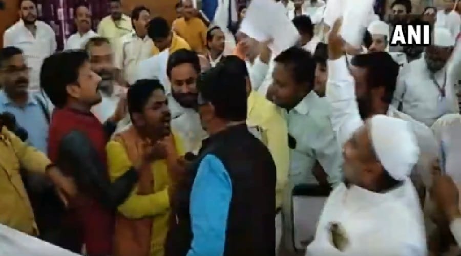 Meerut: battle between BJP and BSP councilors in the Municipal Board meeting