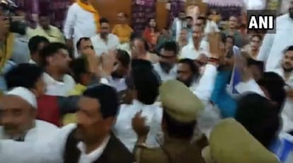 Meerut: battle between BJP and BSP councilors in the Municipal Board meeting