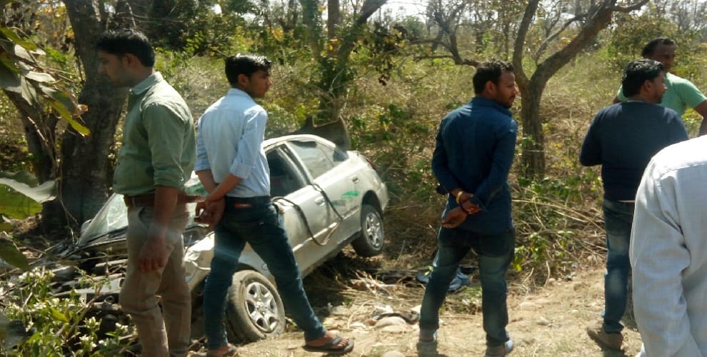 Car fell into the deep trench, mother and daughter dies in an accident