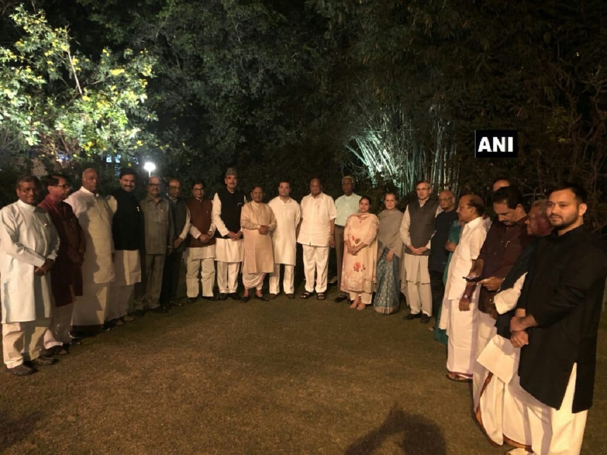 Sonia Gandhi hosted dinner for opposition parties to beat bjp in 2019 lo sabha elections