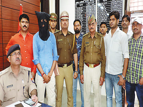 Thackeray's fake smuggler arrested in railway