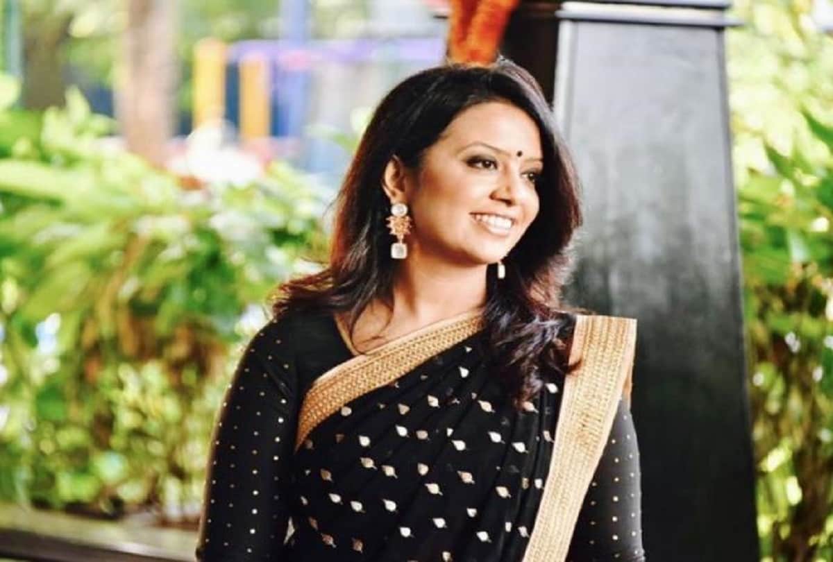 Maharashtra CM Wife Amruta Fadnavis Sings Title Track Of Ekta Kapoor Show Kehne Ko Humsafar Hain