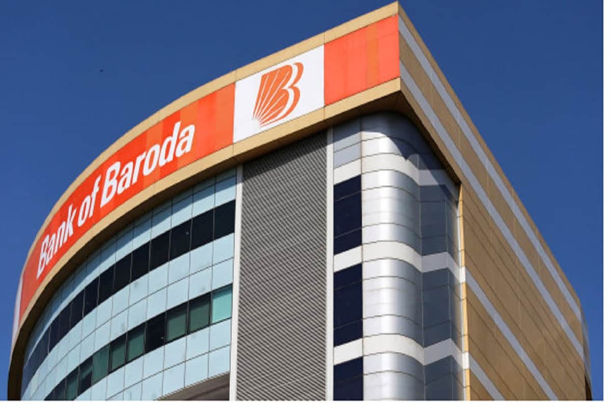 these banks gives interest on saving banks of upto six percent