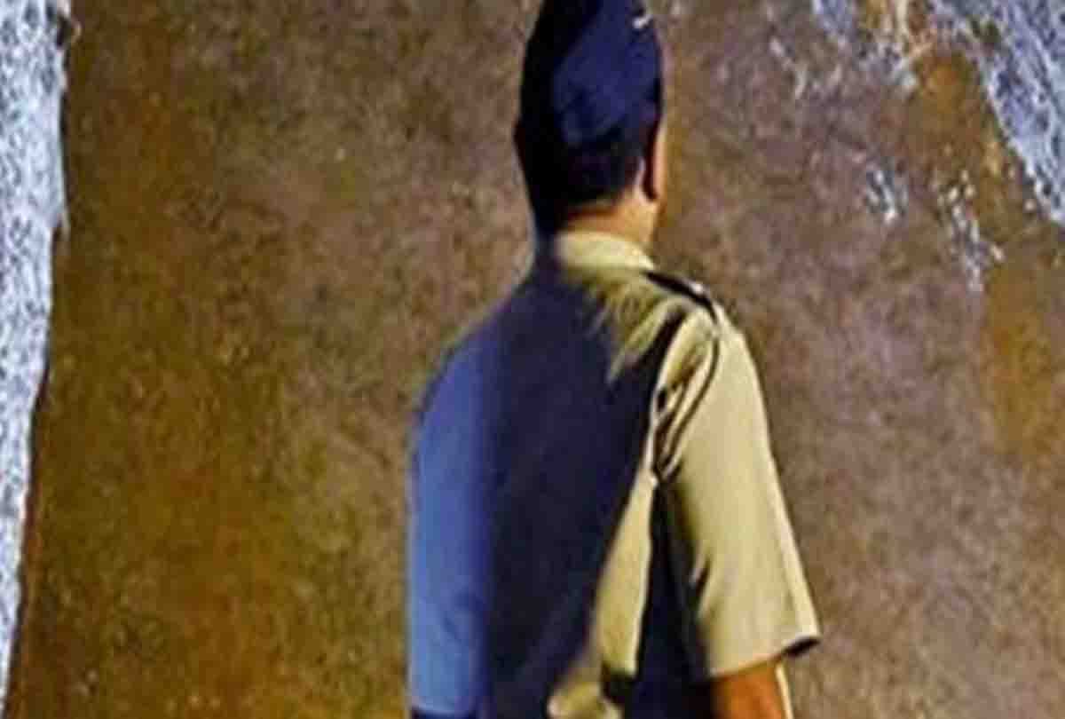 women drink mobiloil in unnao police station