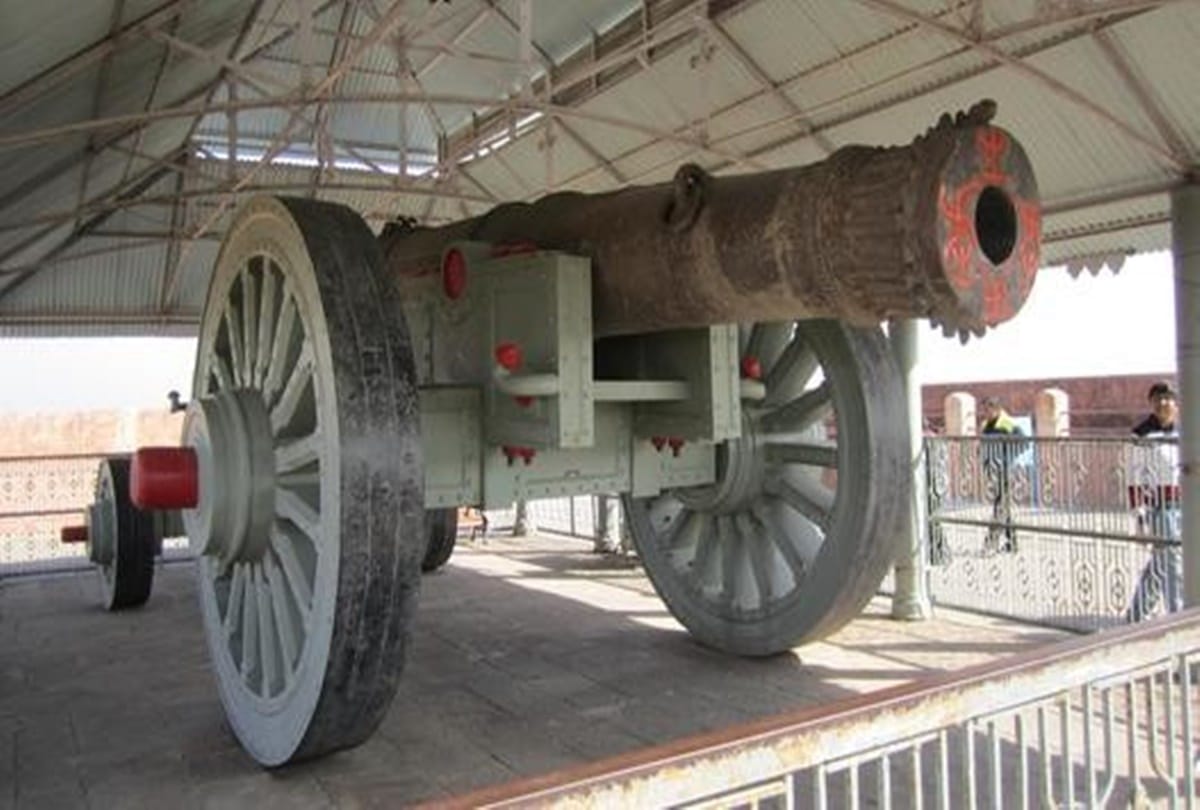 Know about jaigarh fort story and jayban cannon