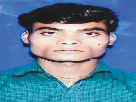 Youth come in ht current, killed
