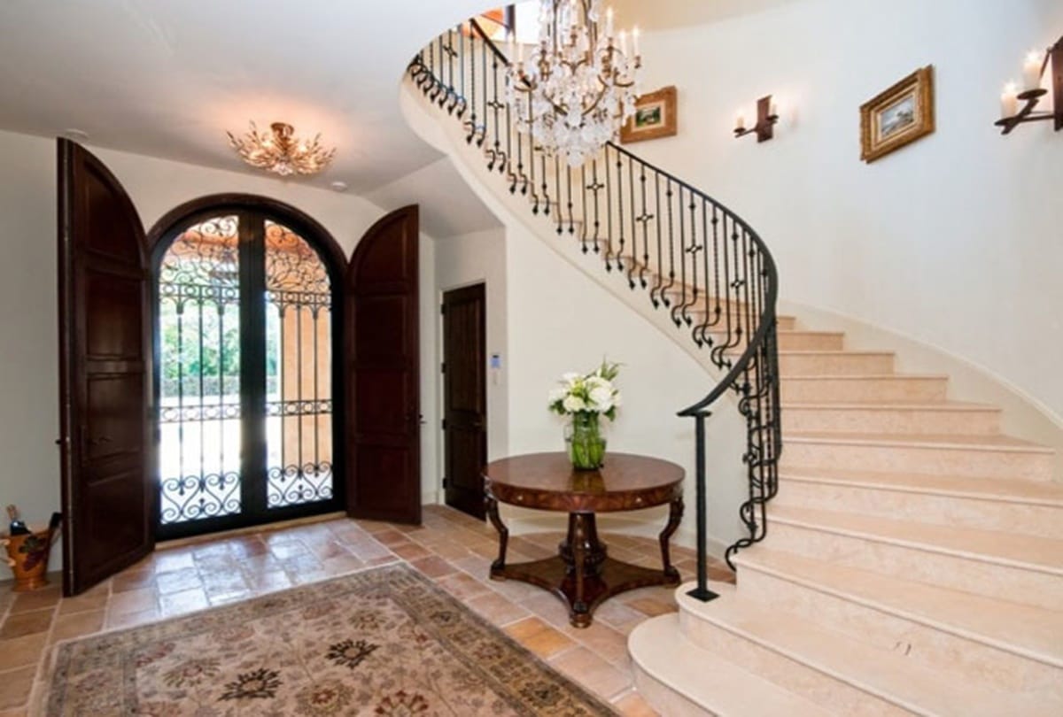 follow these vastu tips for avoid loan