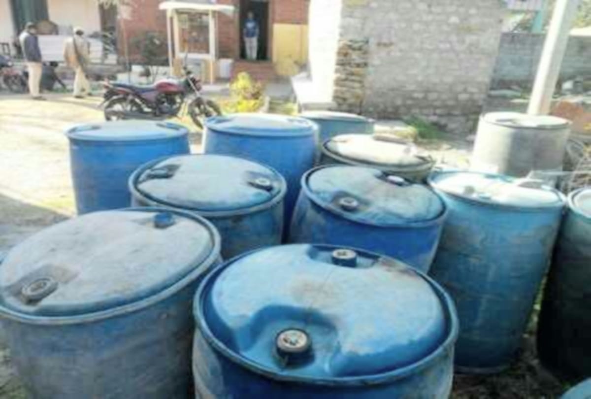 स्टाक रजिस्टर में दर्ज मात्रा से अधिक मिला केरोसीन तेल