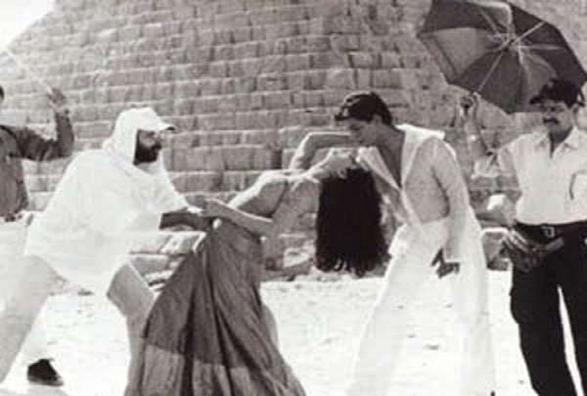 see the shahrukh khan photos during the film shooting 