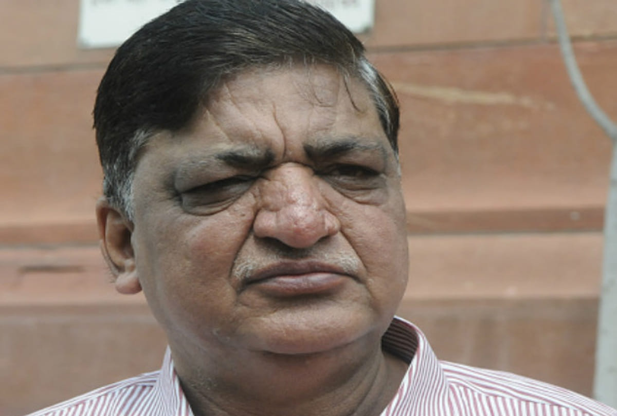 naresh agrwal raises challenge for SP