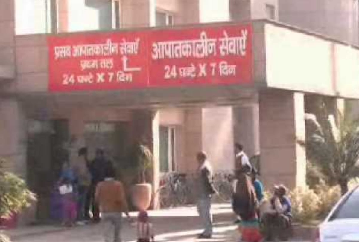 noida district hospital vaccination till 10 pm read detail