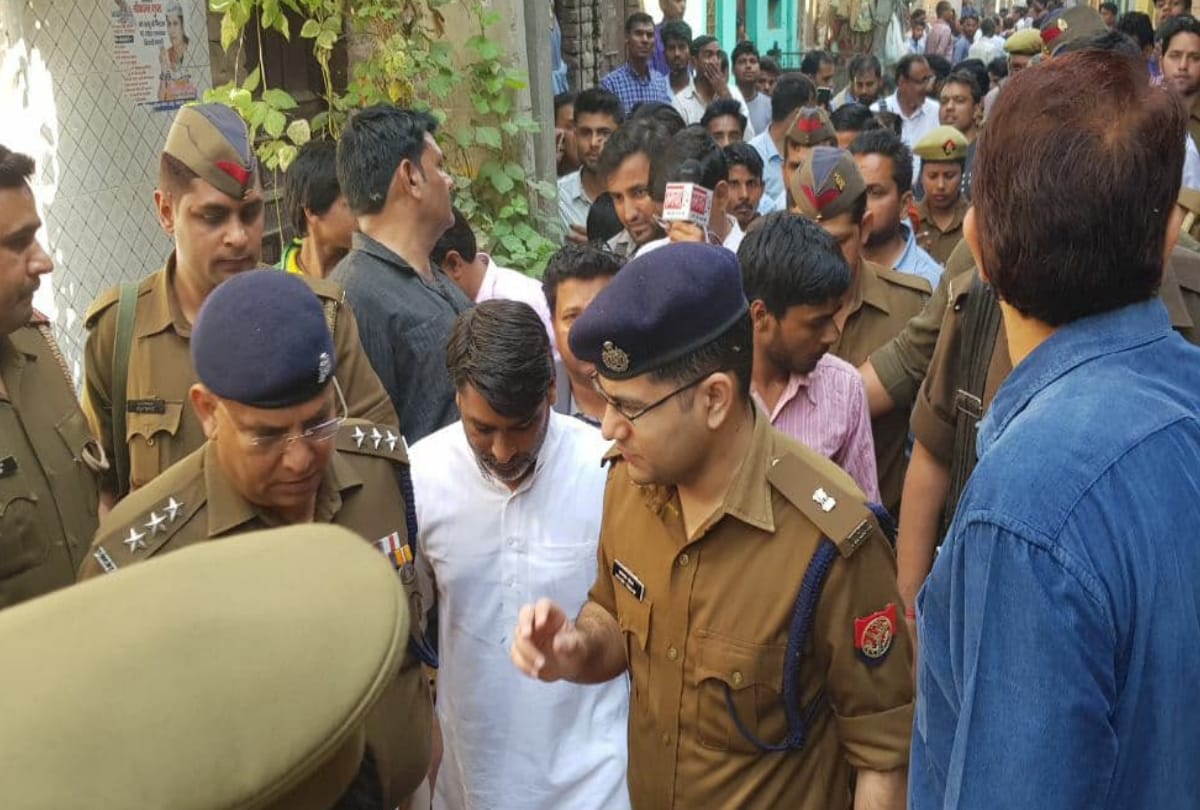 four people die in ghaziabad khoda drinking spurious liquor, 3 officer suspended, cm order probe