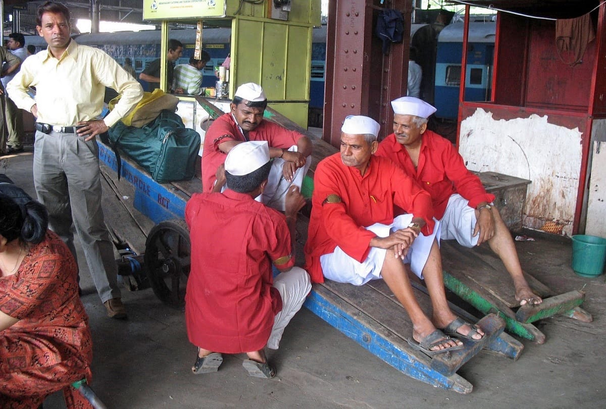 indian railway use the dress of Porters for advertisement and Will Earn money