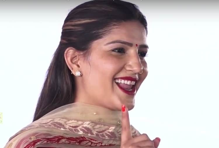 Sapna Chaudhary Dance Video Viral of Jhajjar Show