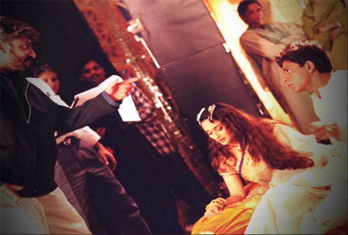 see the shahrukh khan photos during the film shooting 