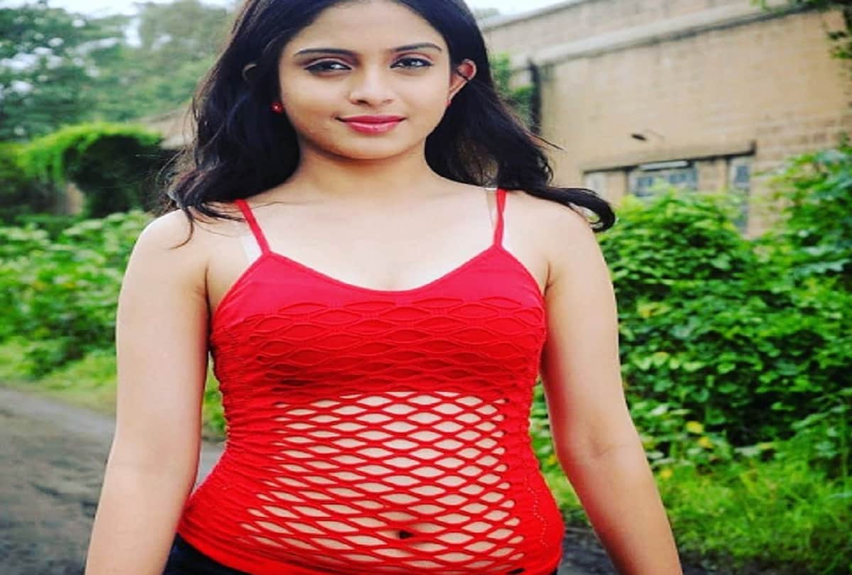 Sheena Shahabadi Daughter Of Nadiya Ke Paar Fame Actress Sadhana Singh Viral Photos