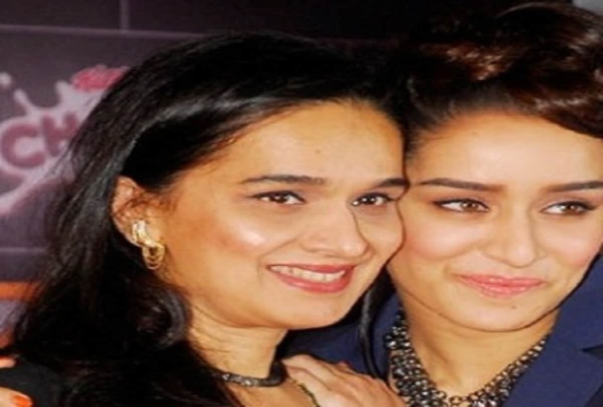 know about shakti kapoor's beautiful wife shivangi kohlpure 