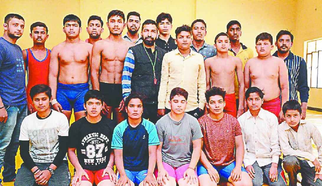 Wrestlers showed their strength