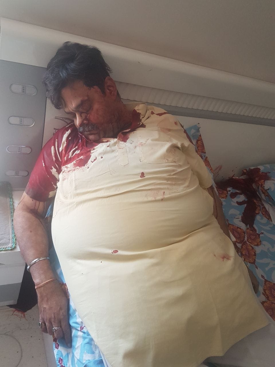 agra businessman committed suicide  