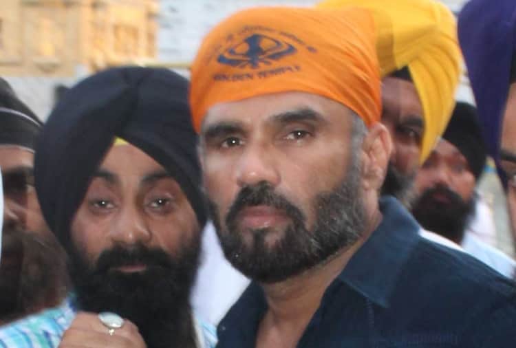 Bollywood Actor Suniel Shetty Visited Golden Temple Amritsar