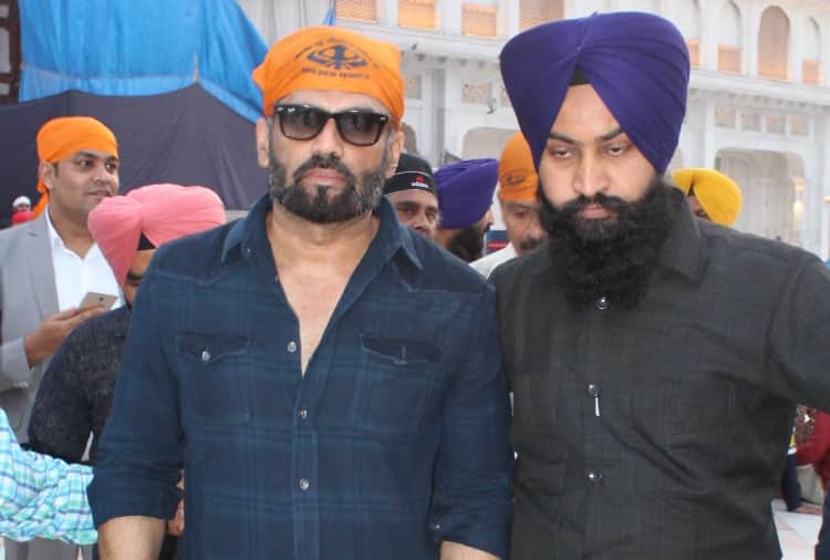 Bollywood Actor Suniel Shetty Visited Golden Temple Amritsar