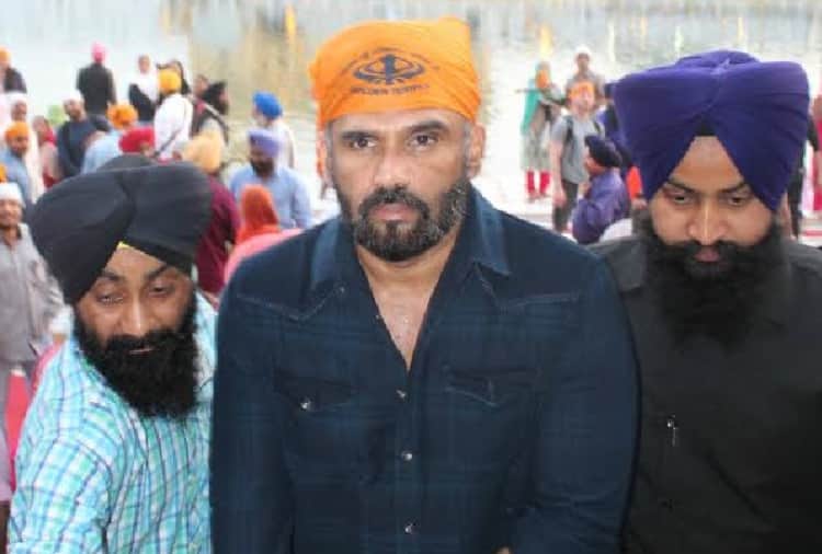 Bollywood Actor Suniel Shetty Visited Golden Temple Amritsar