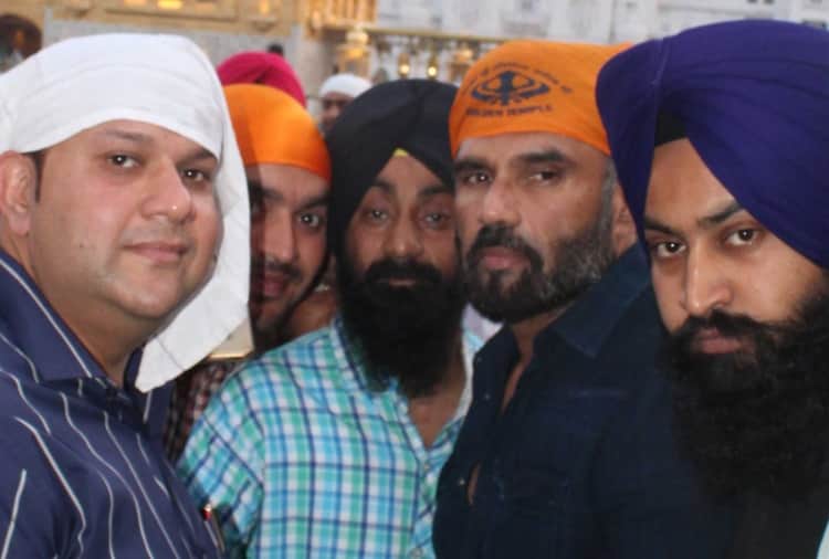 Bollywood Actor Suniel Shetty Visited Golden Temple Amritsar