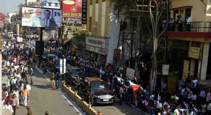 Modi and macron welcome on road and patient disturbed in hospital