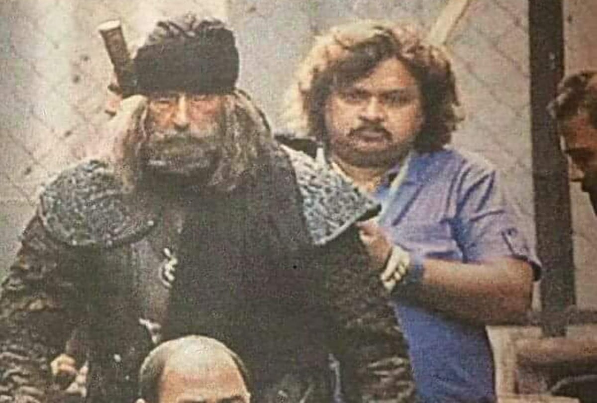 amitabh bachchan request to makers for relase his film shoebite
