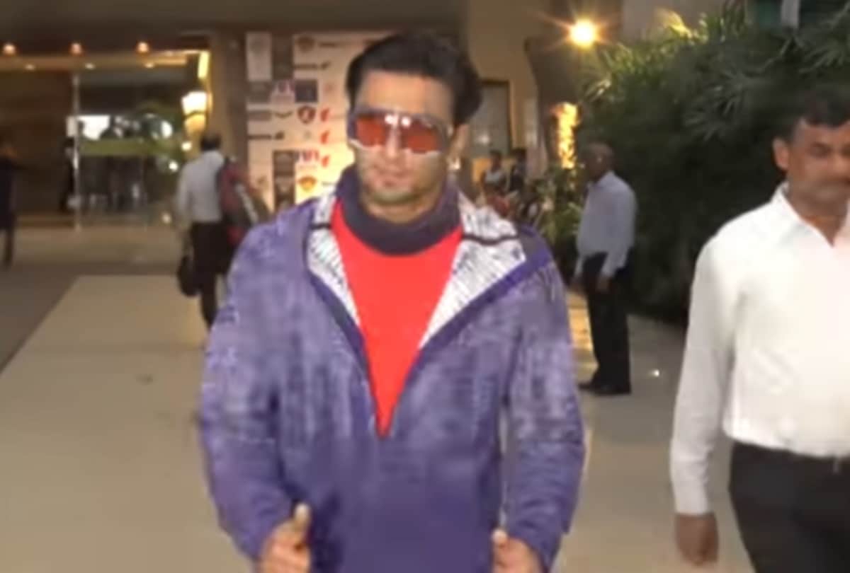 Ranveer Singh pushes fans away after given selfies