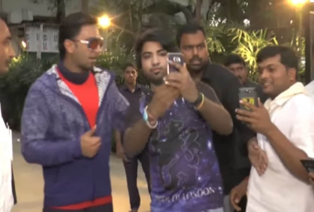 Ranveer Singh pushes fans away after given selfies
