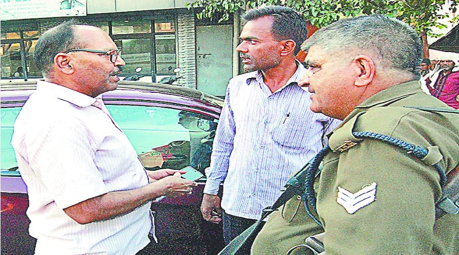 Rs 6 lakh looted from retired DSP in Meerut