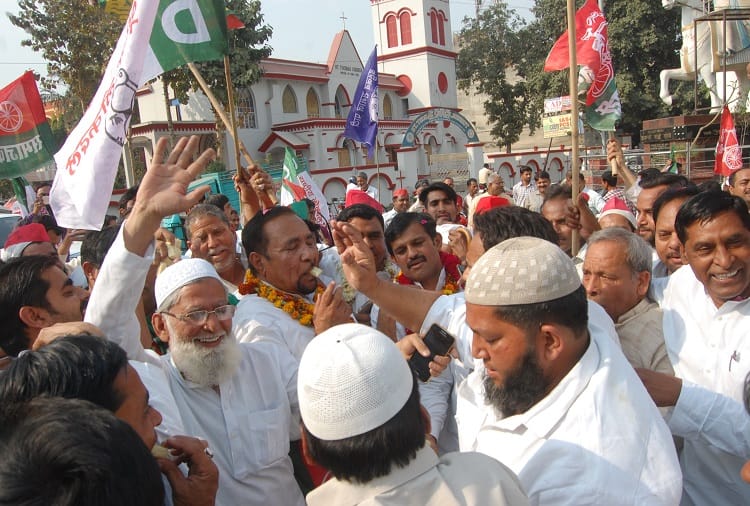 up by election 2018: SP and BSP activists celebrate the defeat of BJP
