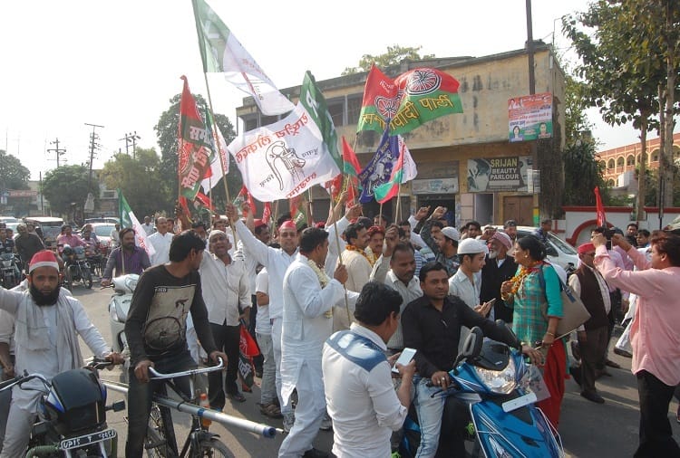 up by election 2018: SP and BSP activists celebrate the defeat of BJP