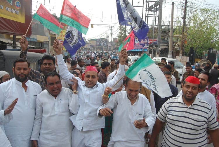 up by election 2018: SP and BSP activists celebrate the defeat of BJP