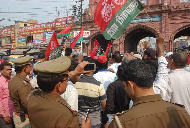 up by election 2018: SP and BSP activists celebrate the defeat of BJP