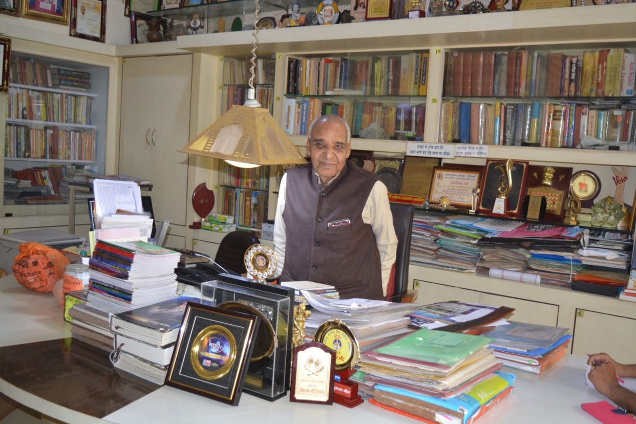 मोहन ने ब्रज कूं पहुंचायौ देसु-बिदेसु