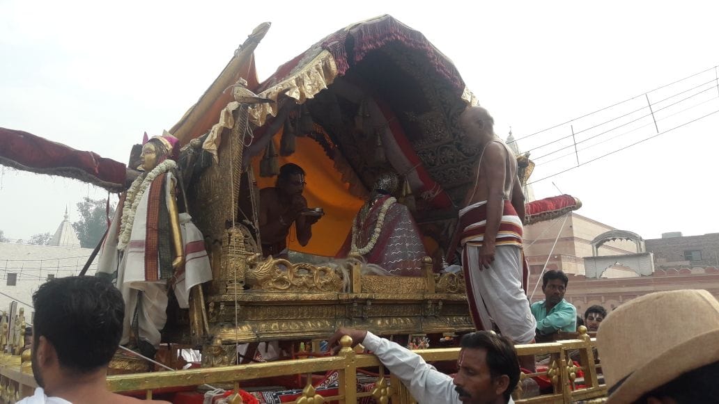 पालकी में सवार हुए गोदारंगमन्नार, हुई जय जयकार